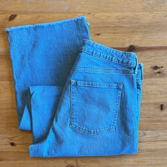 Old Navy High Rise Light Blue Jeans - Picture 6 of 6